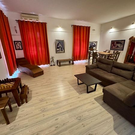 Lupino'S Gallery Apartment - Old Town Zara Esterno foto
