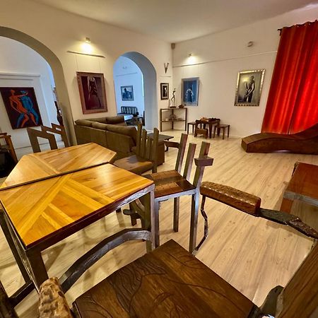 Lupino'S Gallery Apartment - Old Town Zara Esterno foto