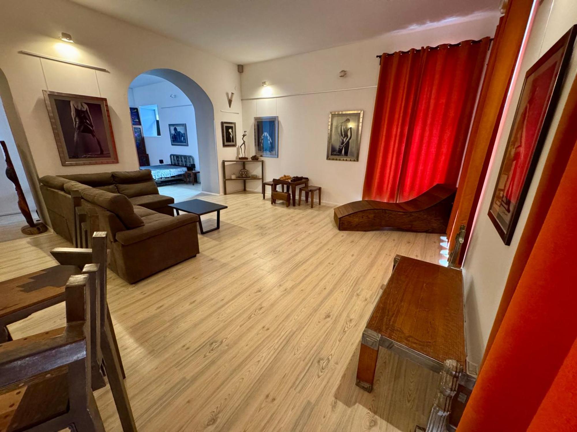 Lupino'S Gallery Apartment - Old Town Zara Esterno foto